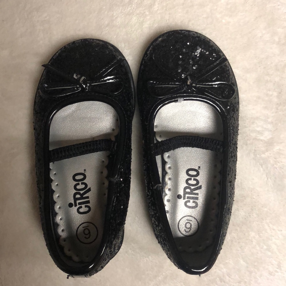 Girls Dress Shoes - size 6